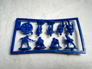 HaT 8162 1/72 Plastic WWII French Artillery Crew-ThirtyTwo Figures & Four Wheels 