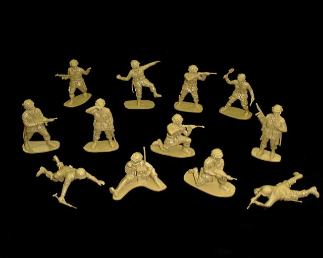 US Paratroopers 14 figures in 12 poses (in a very nice dark green)   <font color=#CC0000>(54mm) </FONT>