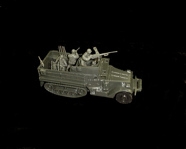 WWII American Half Track M3 with 4 man crew (green)  <font color=#CC0000>(54mm) </FONT>