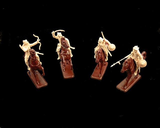Saracen Warriors 8 in 4 poses (tan) w/8 horses in 4 (brown) (6864)  <font color=#CC0000>(54mm) </FONT> 