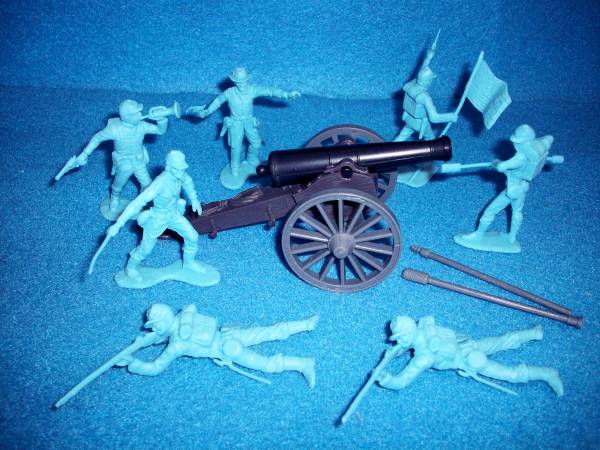 24 Pound Howitzer Cannon with Union artillery crew