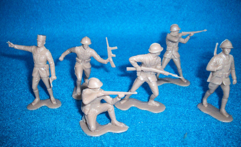 Marx 54mm WWII French infantry 24 figures in 6 poses  (54mm) gray