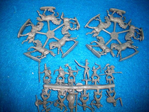 Mounted Amazons 22 pieces (25mm) (72021)