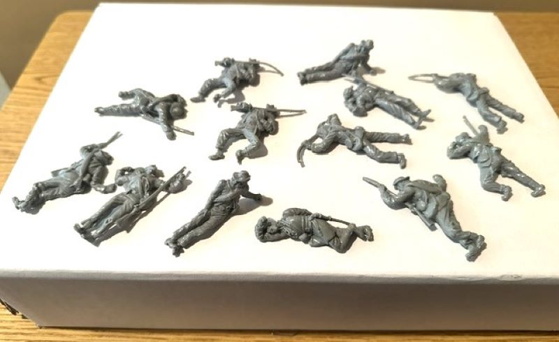 BAR125A Barzso - Confederate Casualties (54MM) 13 Figures