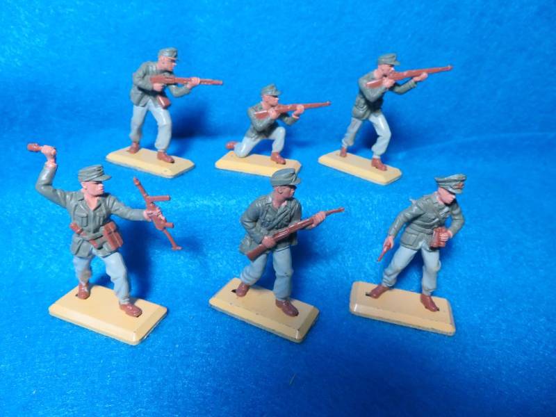 Britains Deetail old store stock set of 6 WWII German Africa Korps soldiers, 1/32 