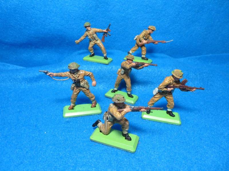 Britains Deetail WWII British infantry set of 6 different, 1/32