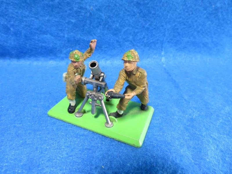 Britains deetail WWII British mortar and team, 1/32, painted plastic