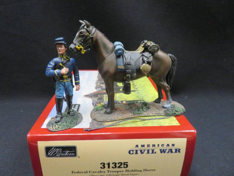BRT31325 Federal Cavalry Trooper Holding Horse, Painted Metal, Boxed