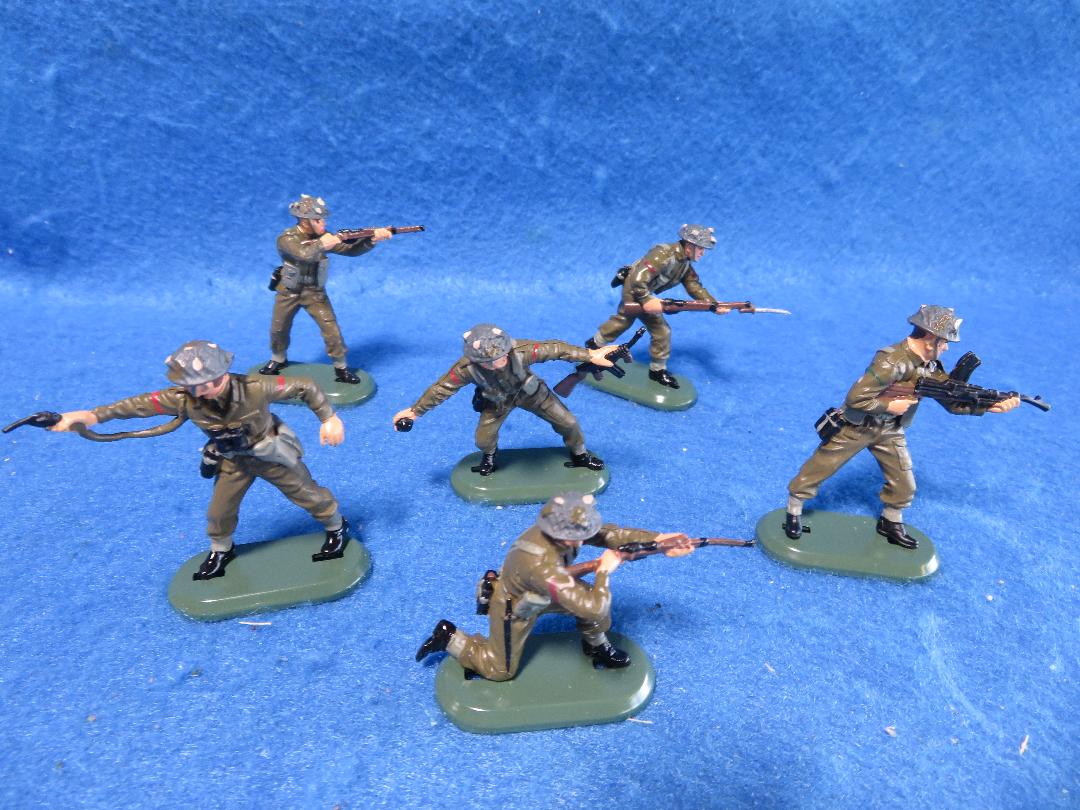 Britains/DSG WWII complete set of 6 British infantry, painted plastic, 1/32