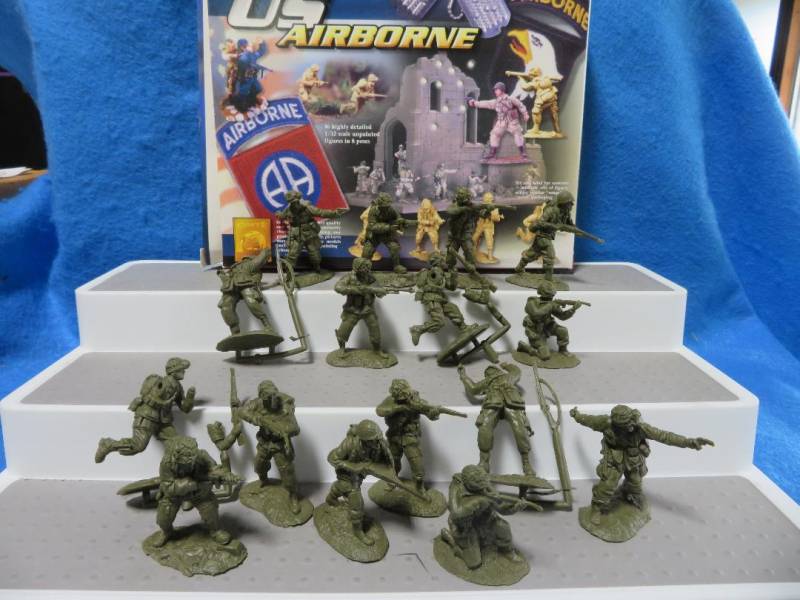 Conte set#1 WWII U.S. Airborne in original box, 16 figures