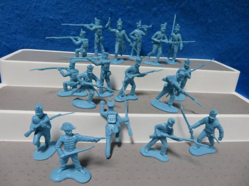 CTS Alamo Mexican/Napoleonic infantry, 17 figures in 13 poses, light blue 54mm