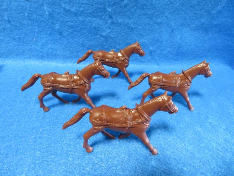 Wagon Horses 1/32 scale X4 in  ( brown color  <font color=#CC0000>(54mm) </FONT>
