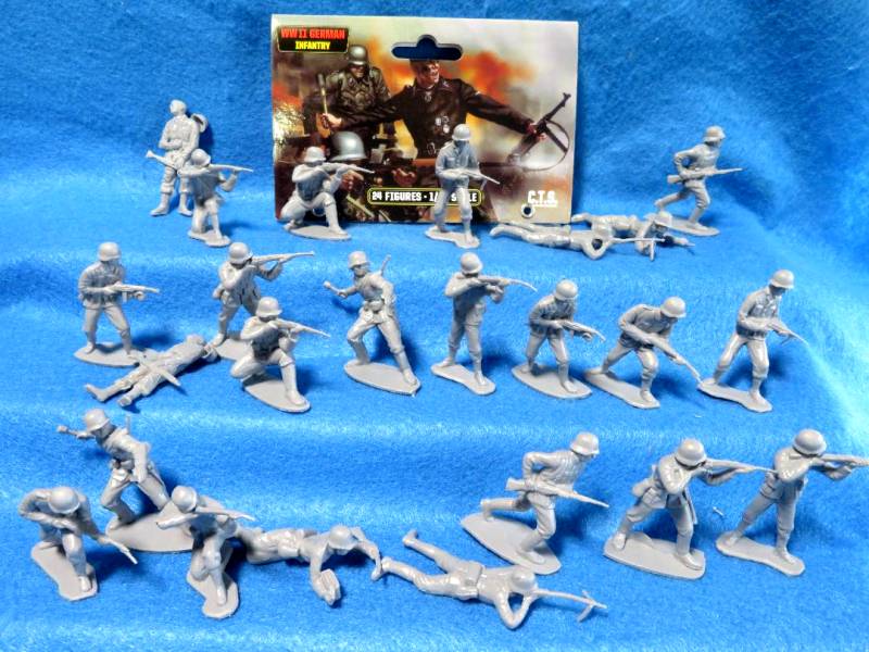 Airfix and Marx WWII German Infantry 24 figures in 12 poses in gray (54MM)