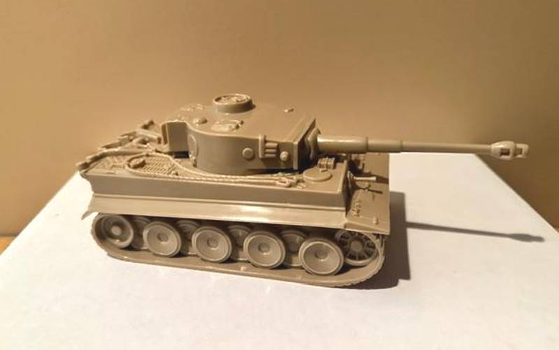 CTS WWII German Tiger Tank, Early version without German insignia in tan color