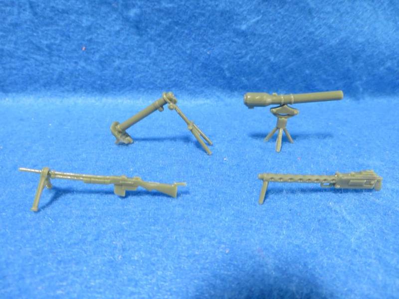 WWII Heavy Weapons---Mortar,BAR,30 cal. machine gun, recoiless rifle 4 weapons - 7 pieces