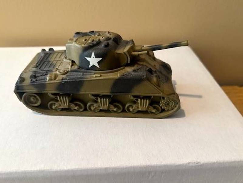 US Sherman Tank M4 (black and green camouflage)  <FONT COLOR=#CC0000>(54mm) </FONT>