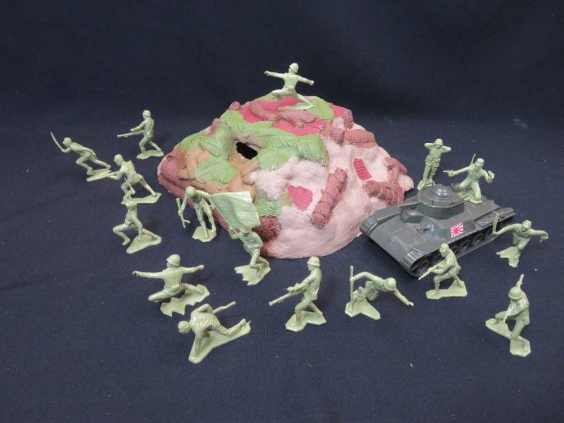 CTS796A WWII Japanese Buried Position, Chi Ha Tank & Soldiers (54MM)