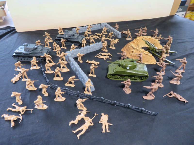 80's BATTLE SET Plastic Toy Soldiers MOBILE UNIT MOC 