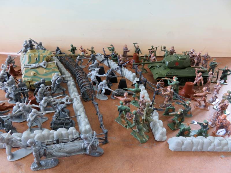 Plastic Toy Soldiers, 54 mm Toy Soldiers, 25 mm Toy Soldiers, playsets