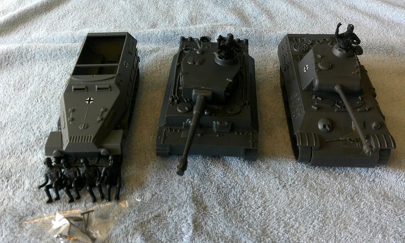 SPECIAL114A CTS, WWII German Armor Group w/ Figures (54MM)