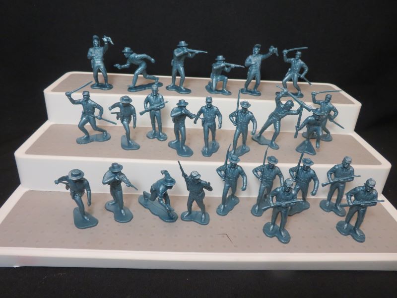 Marx Cavalry afoot 25 in 12 poses (metallic blue) <FONT COLOR=#CC0000>(54mm) </FONT> 