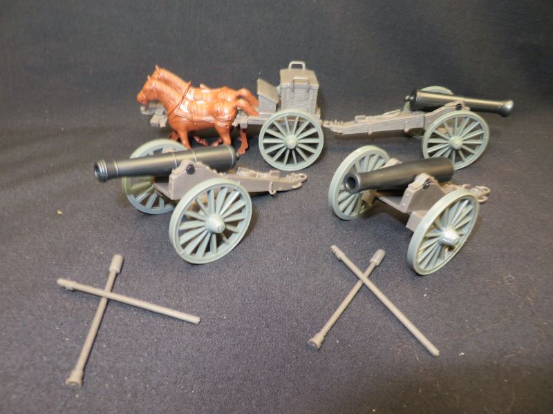 Civil War artillery battery, 3 guns + limber, 54mm,plastic