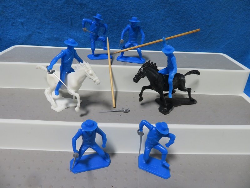 Dulcop Zorro Mexicans foot + mounted 6 in 4 poses + horses, 1/32