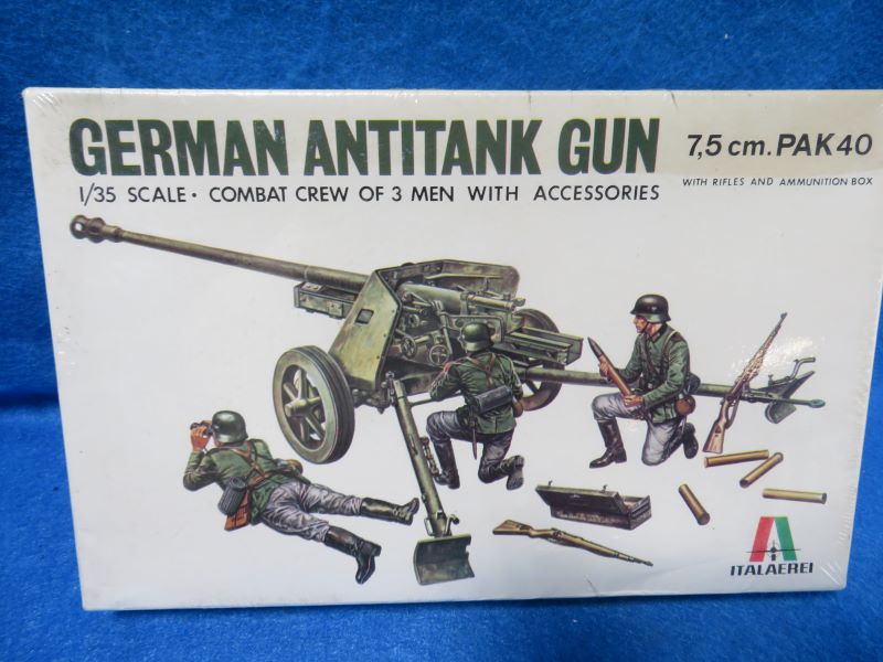 WWII German Antitank gun with 3 man crew, model kit, 1/35th