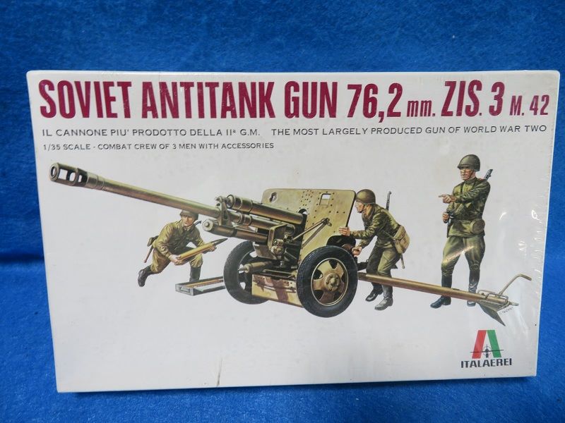 WWII Soviet antitank gun + figures, model kit, 1/35th