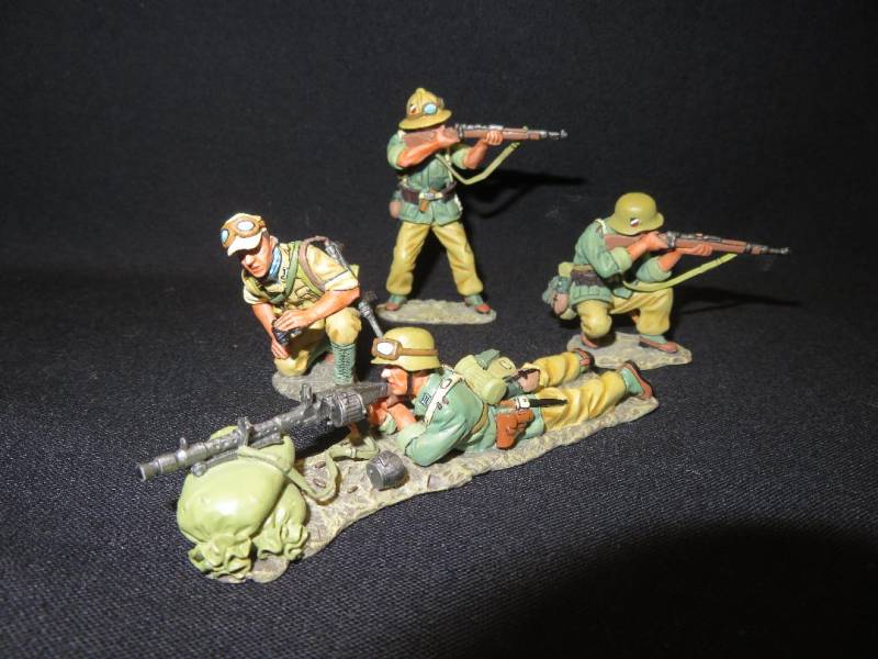 K&CAK021 Afrika Korp Machine Gun Team, Painted Metal, MIB