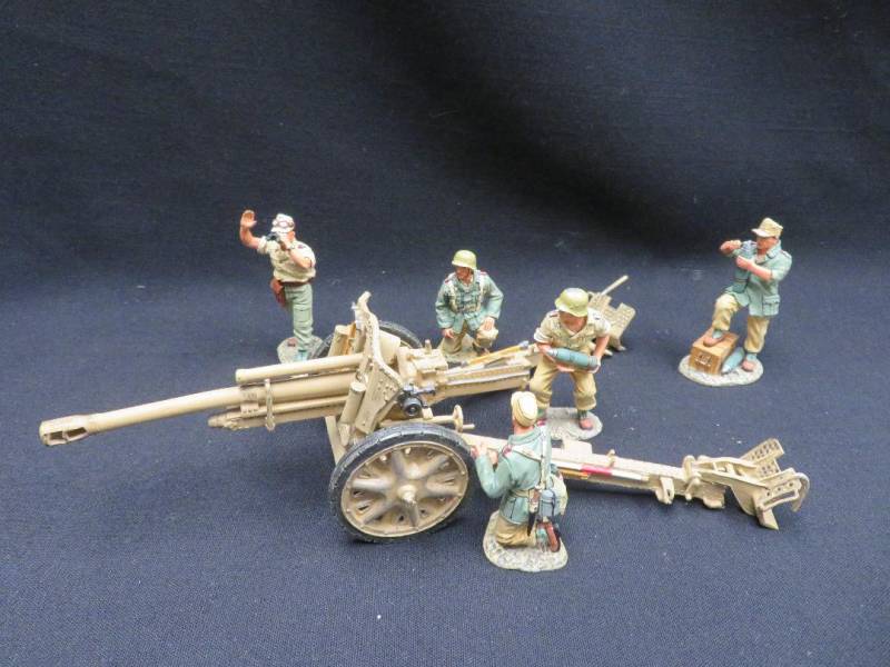 K&CAK27 Afrika Korp 10.5 cm Field Gun w/ 5 Man crew, Painted Metal, Boxed