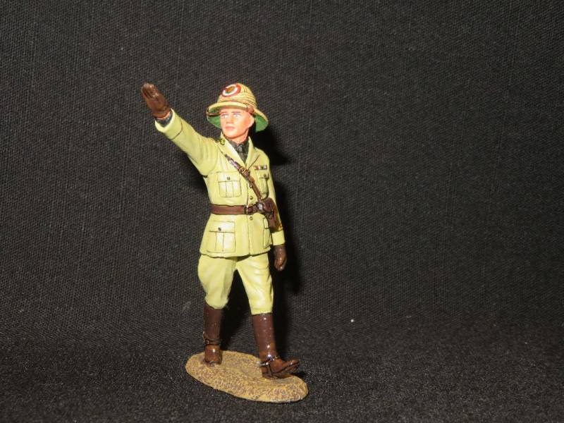 K&CIF003 WWII Italian Forces Marching Officer, Painted Metal, MIB