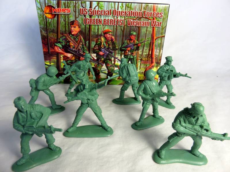 MAR108A Vietnam War - U.S. Green Berets   (54MM) 15 in 8 poses  #32008
