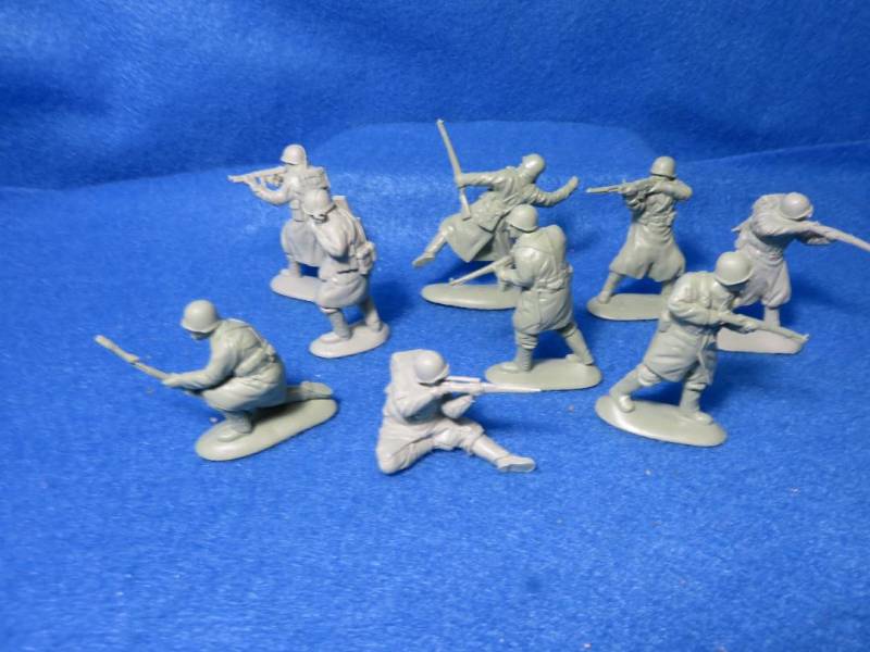 Mars#32039 WWII U.S. Army combat soldiers in winter uniform, 15 in 9 poses, 54mms