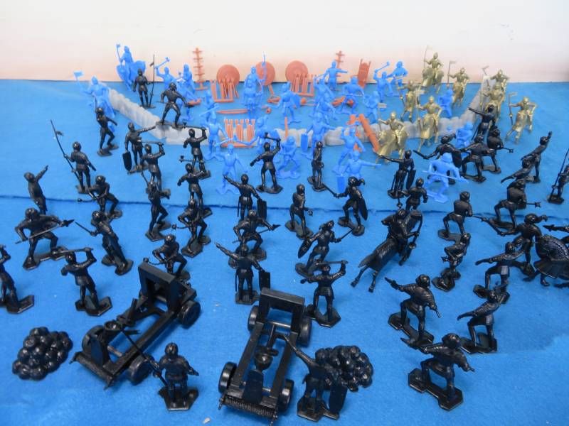 Marx Medieval Knights Battle set, 54mm,135 pieces