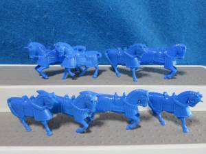 Marx medieval armored horses, 8 in 2 poses, blue 54mm