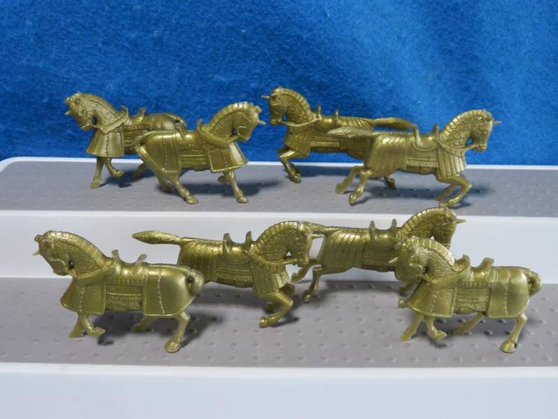 Marx medieval armored horses, 8 in 2 poses, Gold 54mm