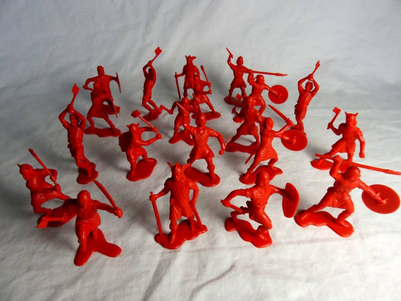 Vikings 25 figures in 9 poses (red)  <font color=#CC0000>(54mm) </FONT>