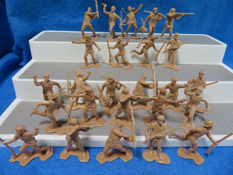  Boonesborough pioners, 25 figures in 9 poses, tan (54mm)