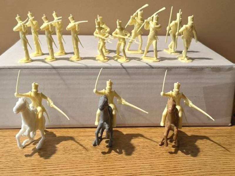 Marx Alamo shako hat Mexican soldiers in CREAM color, 15 +  3 horses