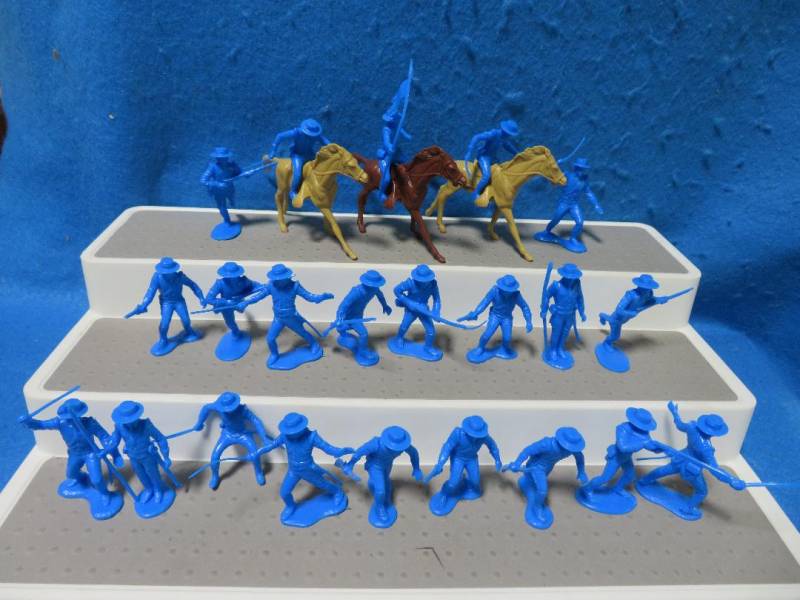 Mexican Round Hat Infantry and Cavalry 22 figures 10 poses+ 3 horses (blue) <font color=#CC0000>(54mm) </FONT>