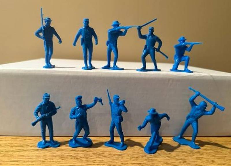 Marx western cavalry a foot,25 figures in  10 poses a darker medium blue,54mm
