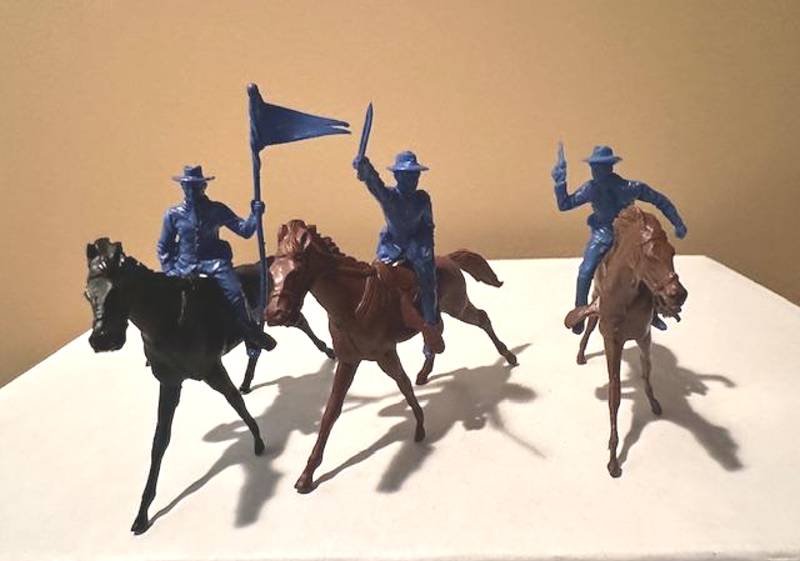 Long Coat Cavalry 3 mounted figures in 3 poses (blue) w/3 horses <FONT COLOR=#CC0000>(54mm) </FONT>