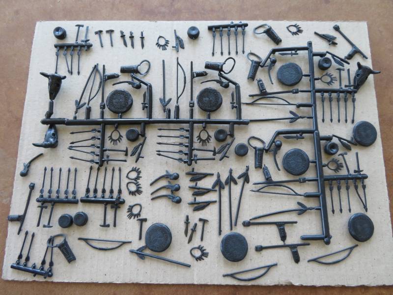 Marx American Indian small weapons + accessories-135+ pcs, 54mm