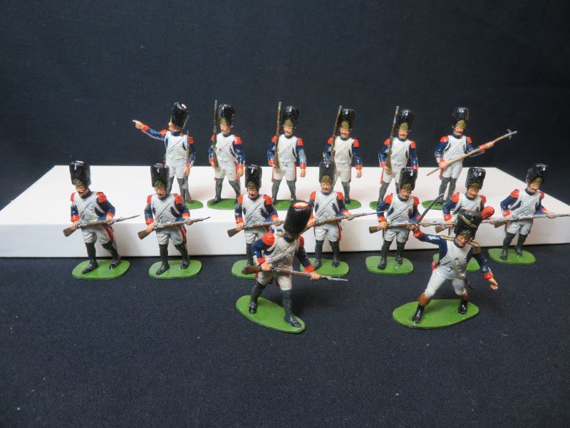 Painted vintage Airfix Waterloo French Guards, 15 fig's in 5 poses, 1/32