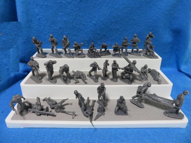 Special104A Classic Toy Soldiers-32 different WWII Germans