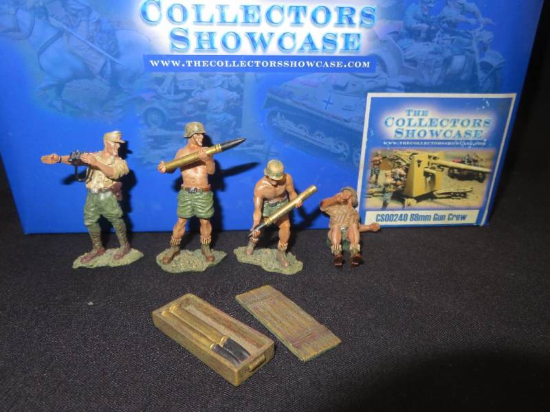 The Collector showcase 88mm gun crew, in box