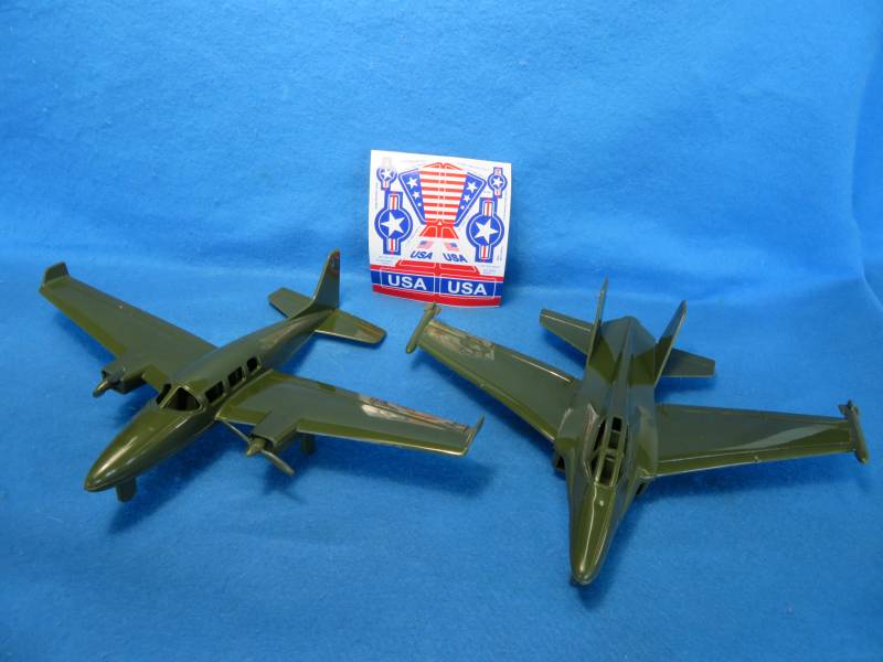 TimMee Prop Plane & Super Hornet Fighter Jet Green Plastic Army Men Airplanes 