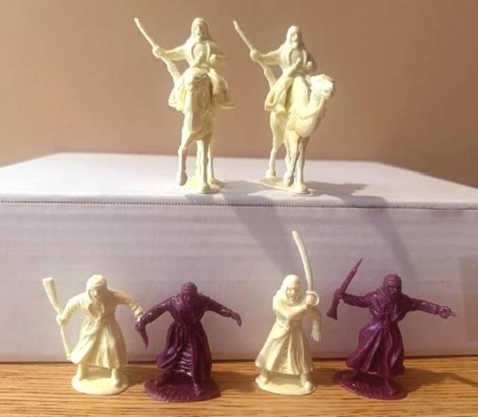 Arabs 10 figures in 5 poses (mixed colors) 8 foot figures and 2 mtd plus two timpo camels 54MM