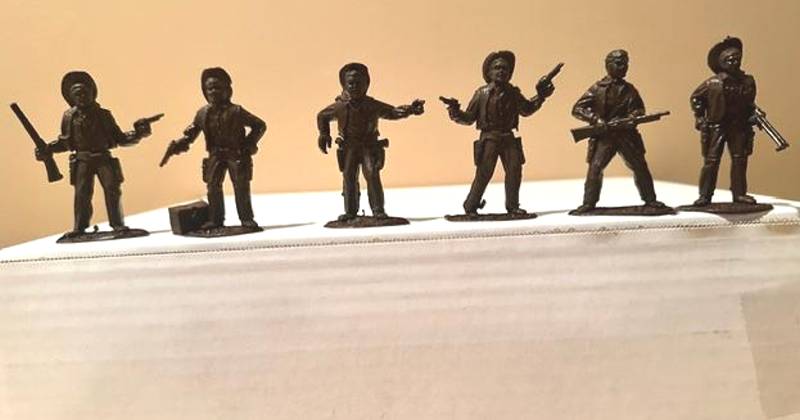 Cowboys 8 figures in 6 poses (chocolate Brown)  <FONT COLOR=#CC0000>(54mm) </FONT>